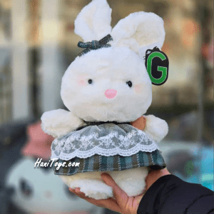 عروسک خرگوش دختر هویج به دست